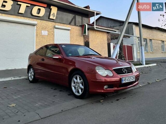 Красный Мерседес Ц-Класс, объемом двигателя 1.8 л и пробегом 246 тыс. км за 4850 $, фото 3 на Automoto.ua