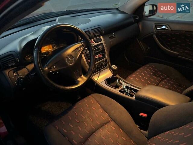 Красный Мерседес Ц-Класс, объемом двигателя 1.8 л и пробегом 246 тыс. км за 4850 $, фото 5 на Automoto.ua