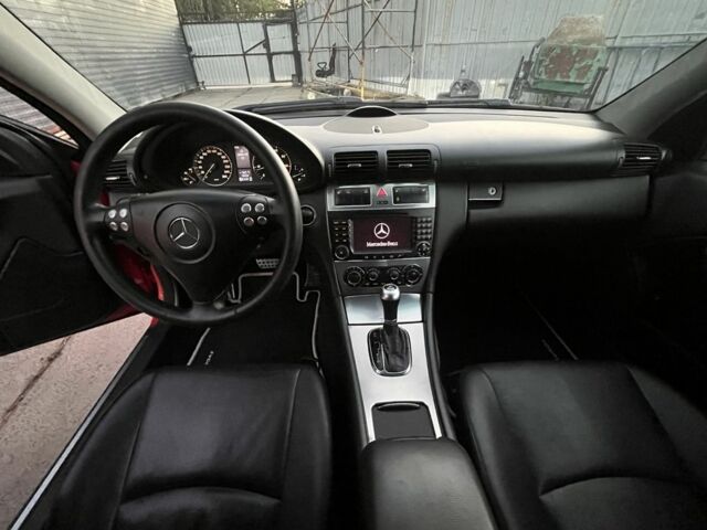 Красный Мерседес Ц-Класс, объемом двигателя 1.8 л и пробегом 229 тыс. км за 7500 $, фото 6 на Automoto.ua