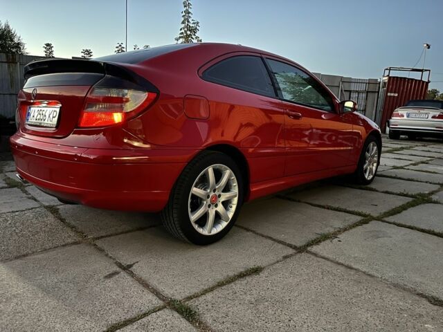 Красный Мерседес Ц-Класс, объемом двигателя 1.8 л и пробегом 229 тыс. км за 7500 $, фото 3 на Automoto.ua