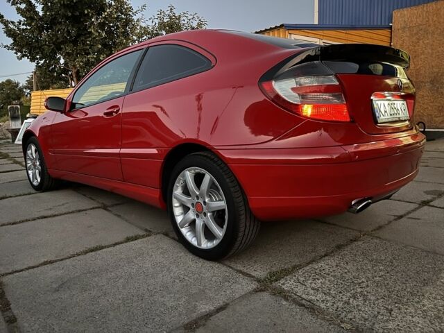 Красный Мерседес Ц-Класс, объемом двигателя 1.8 л и пробегом 229 тыс. км за 7500 $, фото 4 на Automoto.ua