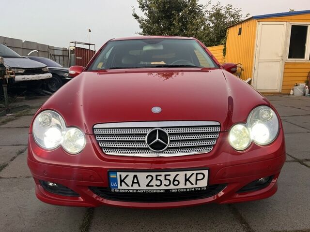 Красный Мерседес Ц-Класс, объемом двигателя 1.8 л и пробегом 229 тыс. км за 7500 $, фото 1 на Automoto.ua