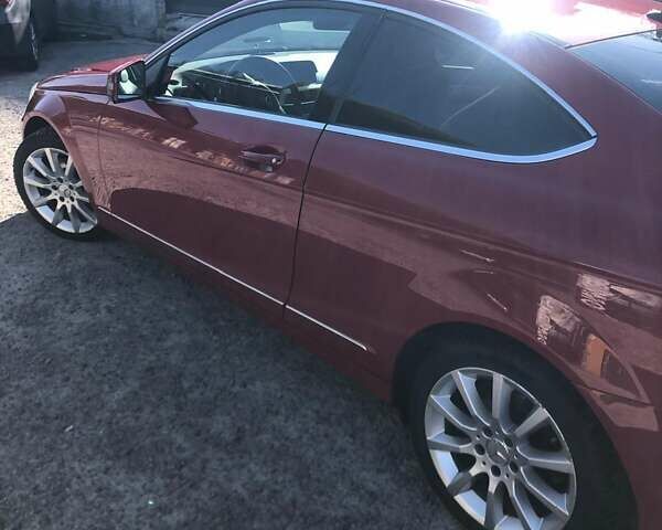Червоний Мерседес Ц-Клас, об'ємом двигуна 1.8 л та пробігом 140 тис. км за 12000 $, фото 2 на Automoto.ua