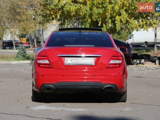 Мерседес Ц-Класс 2014 в Киеве на Automoto.ua Красный Мерседес Ц-Класс, объемом двигателя 1.8 л и пробегом 192 тыс. км за 12000 $, фото 5 на Automoto.ua