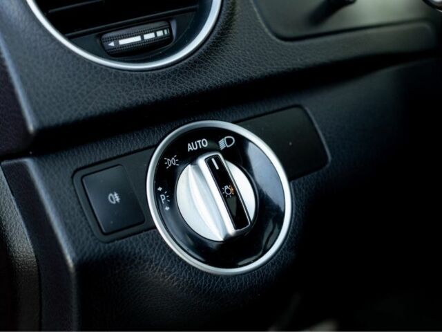 Червоний Мерседес Ц-Клас, об'ємом двигуна 1.8 л та пробігом 256 тис. км за 11500 $, фото 19 на Automoto.ua