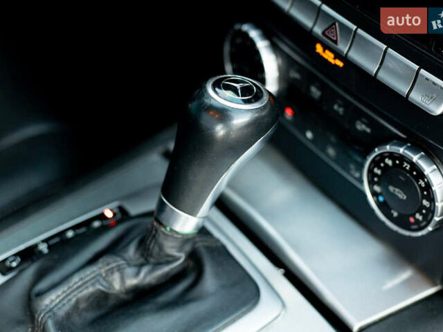 Красный Мерседес Ц-Класс, объемом двигателя 1.8 л и пробегом 257 тыс. км за 11500 $, фото 19 на Automoto.ua