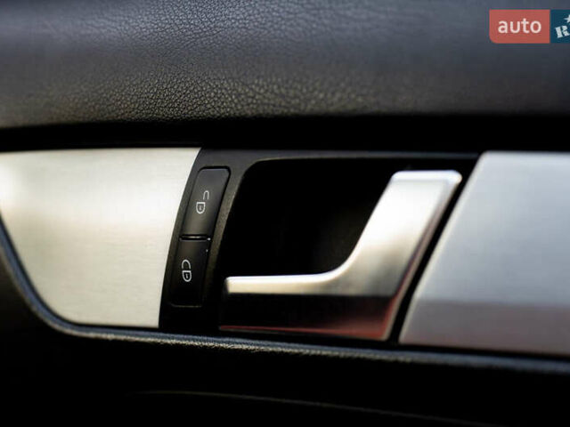 Красный Мерседес Ц-Класс, объемом двигателя 1.8 л и пробегом 257 тыс. км за 11500 $, фото 22 на Automoto.ua