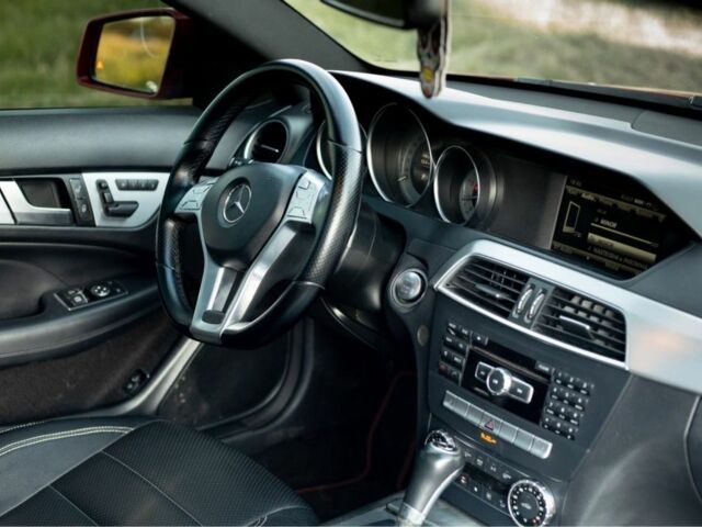 Червоний Мерседес Ц-Клас, об'ємом двигуна 1.8 л та пробігом 256 тис. км за 11500 $, фото 14 на Automoto.ua