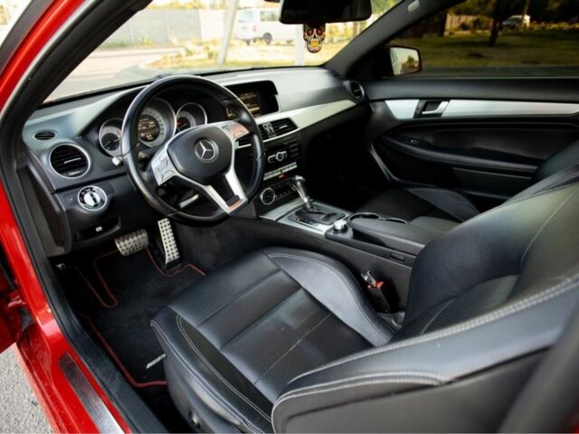 Червоний Мерседес Ц-Клас, об'ємом двигуна 1.8 л та пробігом 256 тис. км за 11500 $, фото 10 на Automoto.ua