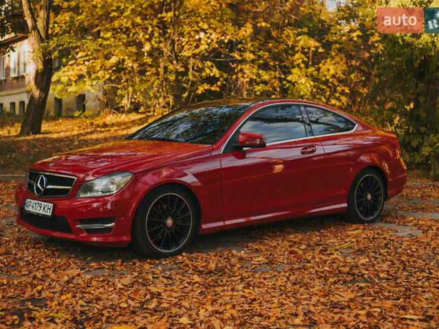 Красный Мерседес Ц-Класс, объемом двигателя 1.8 л и пробегом 257 тыс. км за 11500 $, фото 6 на Automoto.ua
