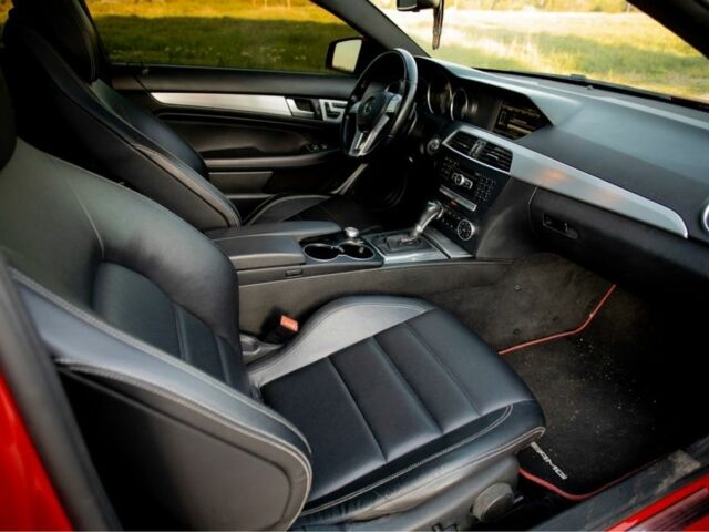 Червоний Мерседес Ц-Клас, об'ємом двигуна 1.8 л та пробігом 256 тис. км за 11500 $, фото 12 на Automoto.ua