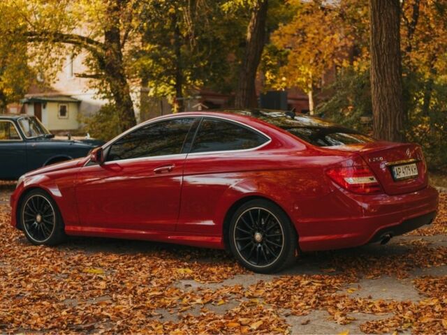 Червоний Мерседес Ц-Клас, об'ємом двигуна 1.8 л та пробігом 256 тис. км за 11500 $, фото 6 на Automoto.ua