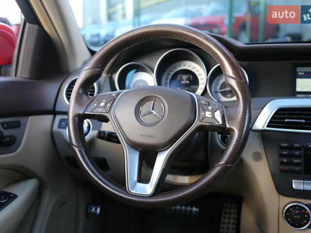 Мерседес Ц-Класс 2014 в Киеве на Automoto.ua Красный Мерседес Ц-Класс, объемом двигателя 1.8 л и пробегом 192 тыс. км за 12000 $, фото 14 на Automoto.ua