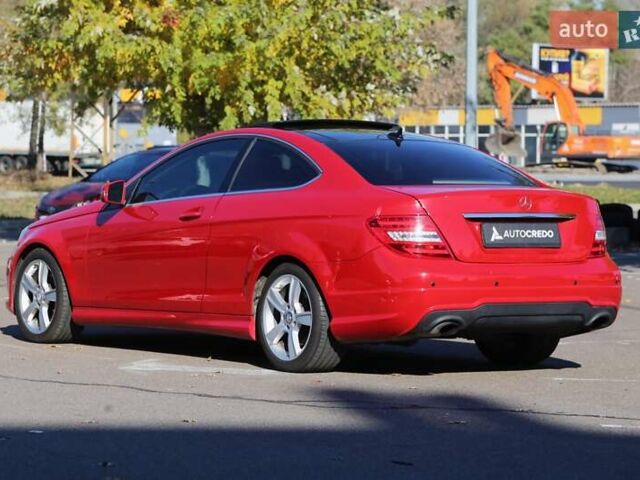 Мерседес Ц-Класс 2014 в Киеве на Automoto.ua Красный Мерседес Ц-Класс, объемом двигателя 1.8 л и пробегом 192 тыс. км за 12000 $, фото 4 на Automoto.ua