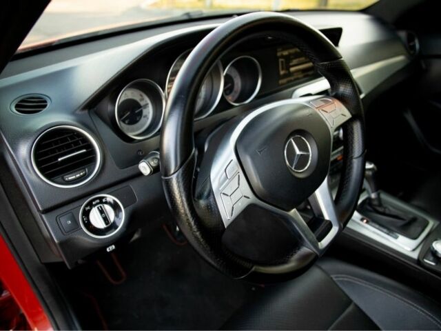 Червоний Мерседес Ц-Клас, об'ємом двигуна 1.8 л та пробігом 256 тис. км за 11500 $, фото 11 на Automoto.ua