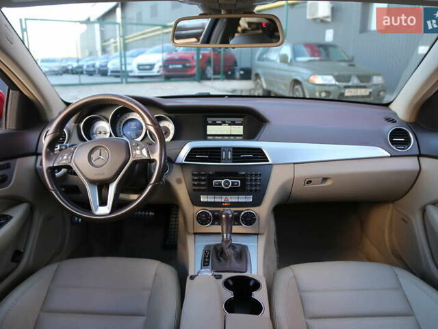 Мерседес Ц-Класс 2014 в Киеве на Automoto.ua Красный Мерседес Ц-Класс, объемом двигателя 1.8 л и пробегом 192 тыс. км за 12000 $, фото 12 на Automoto.ua