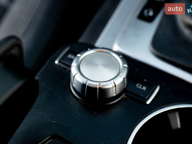 Красный Мерседес Ц-Класс, объемом двигателя 1.8 л и пробегом 257 тыс. км за 11500 $, фото 21 на Automoto.ua