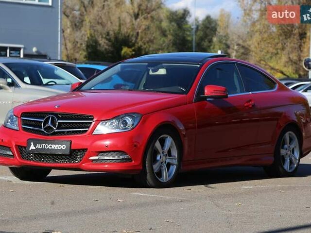 Мерседес Ц-Класс 2014 в Киеве на Automoto.ua Красный Мерседес Ц-Класс, объемом двигателя 1.8 л и пробегом 192 тыс. км за 12000 $, фото 2 на Automoto.ua