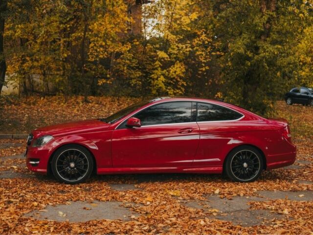 Червоний Мерседес Ц-Клас, об'ємом двигуна 1.8 л та пробігом 256 тис. км за 11500 $, фото 2 на Automoto.ua