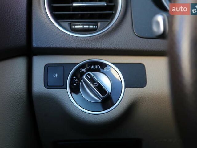 Мерседес Ц-Класс 2014 в Киеве на Automoto.ua Красный Мерседес Ц-Класс, объемом двигателя 1.8 л и пробегом 192 тыс. км за 12000 $, фото 22 на Automoto.ua