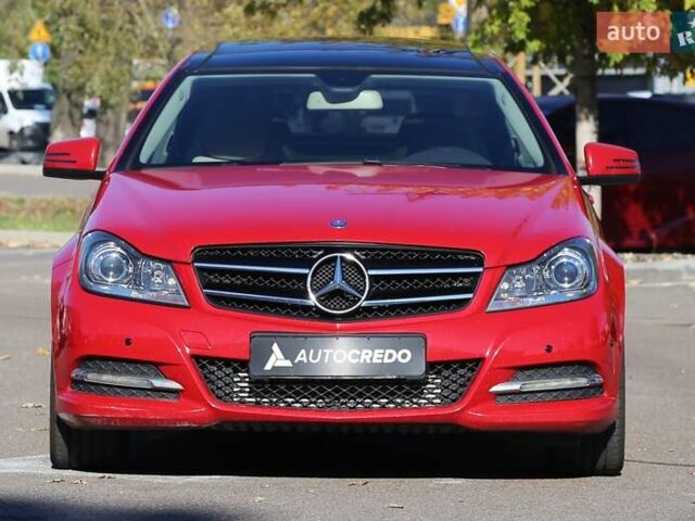 Мерседес Ц-Класс 2014 в Киеве на Automoto.ua Красный Мерседес Ц-Класс, объемом двигателя 1.8 л и пробегом 192 тыс. км за 12000 $, фото 1 на Automoto.ua