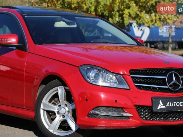Мерседес Ц-Класс 2014 в Киеве на Automoto.ua Красный Мерседес Ц-Класс, объемом двигателя 1.8 л и пробегом 192 тыс. км за 12000 $, фото 3 на Automoto.ua