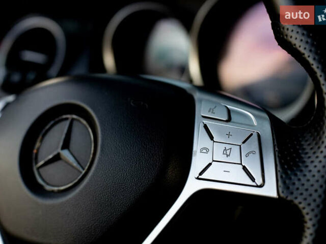 Красный Мерседес Ц-Класс, объемом двигателя 1.8 л и пробегом 257 тыс. км за 11500 $, фото 23 на Automoto.ua