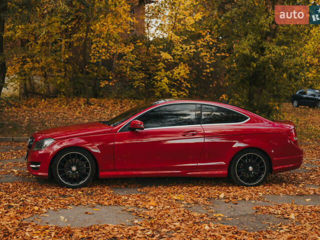 Красный Мерседес Ц-Класс, объемом двигателя 1.8 л и пробегом 257 тыс. км за 11500 $, фото 4 на Automoto.ua