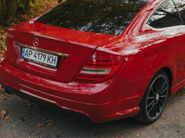 Червоний Мерседес Ц-Клас, об'ємом двигуна 1.8 л та пробігом 256 тис. км за 11500 $, фото 7 на Automoto.ua