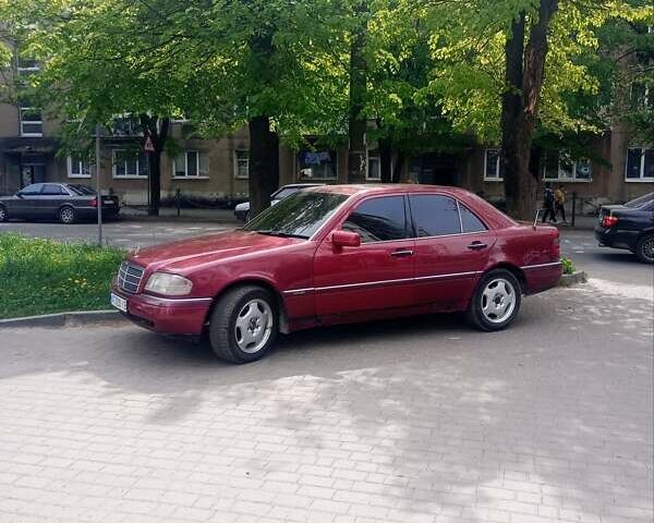Червоний Мерседес Ц-Клас, об'ємом двигуна 1.8 л та пробігом 340 тис. км за 2000 $, фото 4 на Automoto.ua