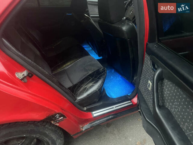 Червоний Мерседес Ц-Клас, об'ємом двигуна 1.8 л та пробігом 50 тис. км за 1550 $, фото 7 на Automoto.ua