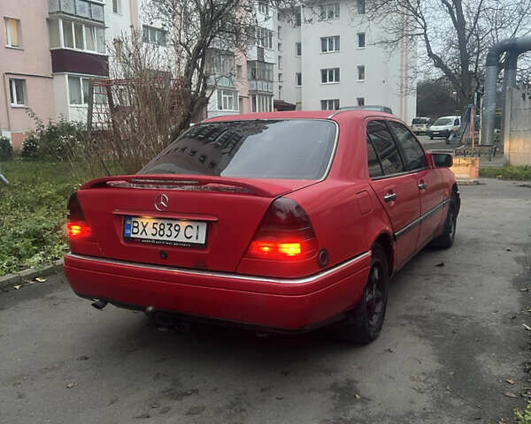 Червоний Мерседес Ц-Клас, об'ємом двигуна 1.8 л та пробігом 50 тис. км за 1550 $, фото 2 на Automoto.ua