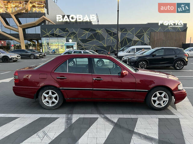 Червоний Мерседес Ц-Клас, об'ємом двигуна 1.8 л та пробігом 299 тис. км за 2350 $, фото 3 на Automoto.ua