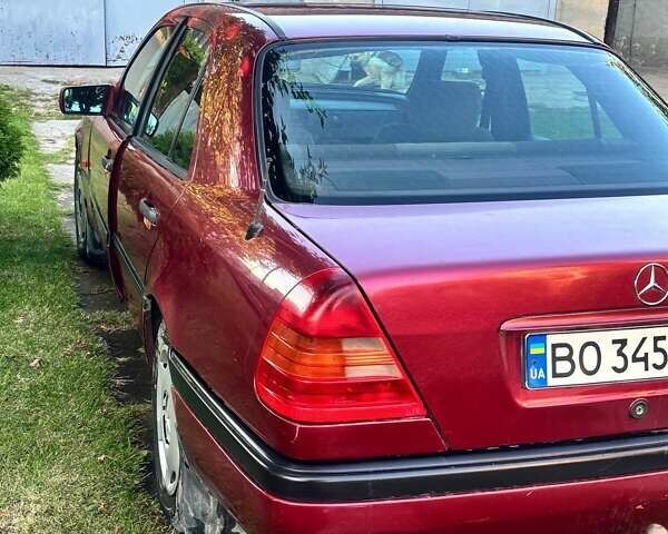Червоний Мерседес Ц-Клас, об'ємом двигуна 2 л та пробігом 340 тис. км за 3000 $, фото 3 на Automoto.ua