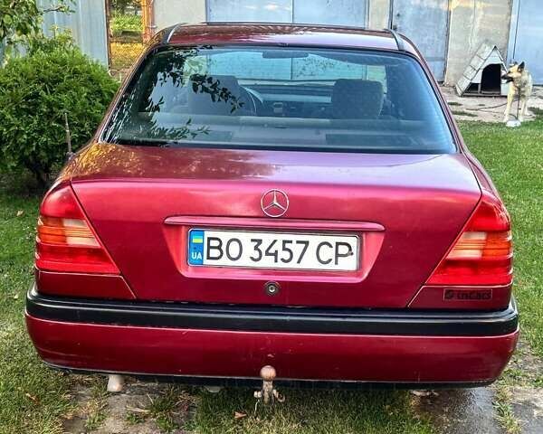 Червоний Мерседес Ц-Клас, об'ємом двигуна 2 л та пробігом 340 тис. км за 3000 $, фото 5 на Automoto.ua