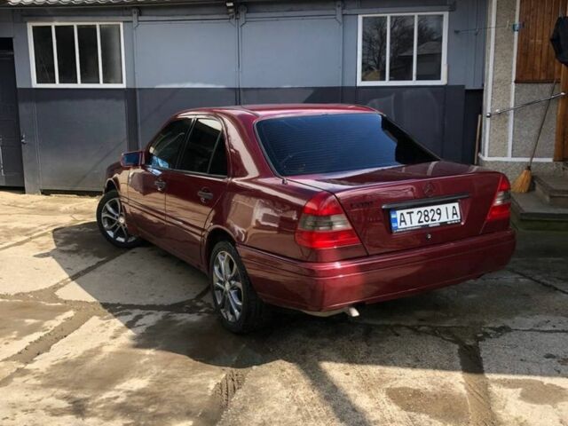 Червоний Мерседес Ц-Клас, об'ємом двигуна 2 л та пробігом 370 тис. км за 2600 $, фото 15 на Automoto.ua