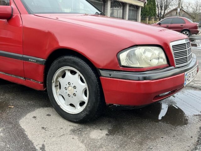 Красный Мерседес Ц-Класс, объемом двигателя 1.8 л и пробегом 250 тыс. км за 2000 $, фото 6 на Automoto.ua