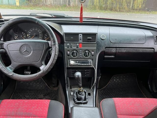 Красный Мерседес Ц-Класс, объемом двигателя 1.8 л и пробегом 250 тыс. км за 2000 $, фото 5 на Automoto.ua