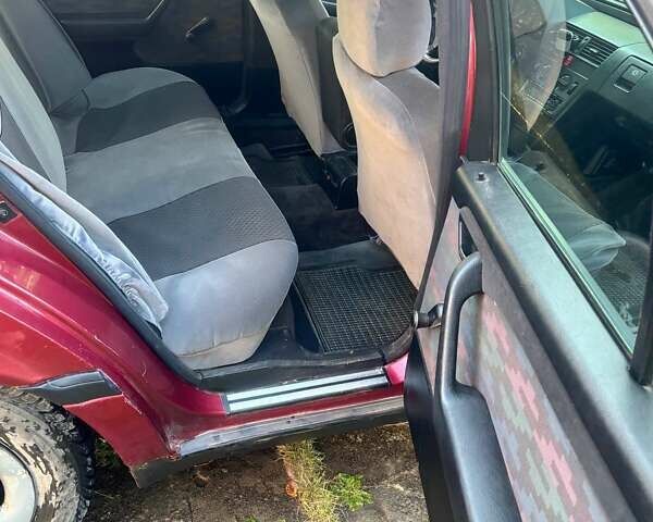 Червоний Мерседес Ц-Клас, об'ємом двигуна 2 л та пробігом 340 тис. км за 3000 $, фото 11 на Automoto.ua