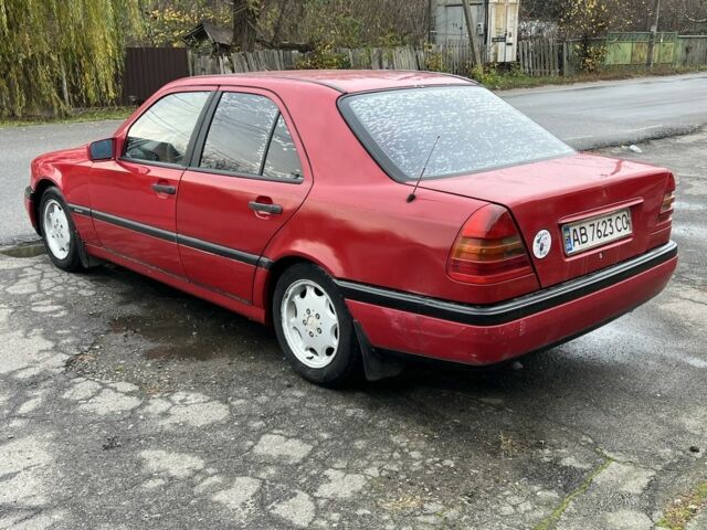 Красный Мерседес Ц-Класс, объемом двигателя 1.8 л и пробегом 250 тыс. км за 2000 $, фото 4 на Automoto.ua