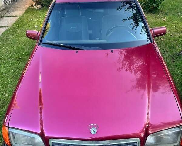 Червоний Мерседес Ц-Клас, об'ємом двигуна 2 л та пробігом 340 тис. км за 3000 $, фото 2 на Automoto.ua