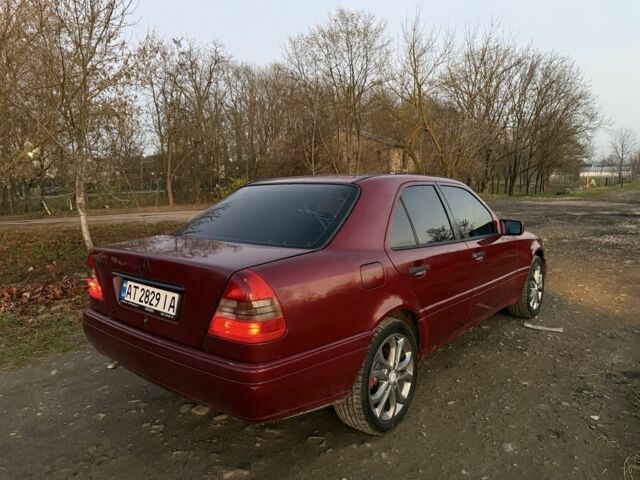 Червоний Мерседес Ц-Клас, об'ємом двигуна 2 л та пробігом 370 тис. км за 2600 $, фото 6 на Automoto.ua