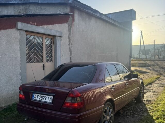 Червоний Мерседес Ц-Клас, об'ємом двигуна 2 л та пробігом 370 тис. км за 2600 $, фото 13 на Automoto.ua