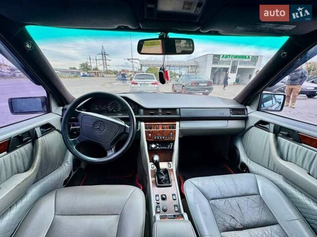 Красный Мерседес Ц-Класс, объемом двигателя 2.8 л и пробегом 402 тыс. км за 3500 $, фото 8 на Automoto.ua