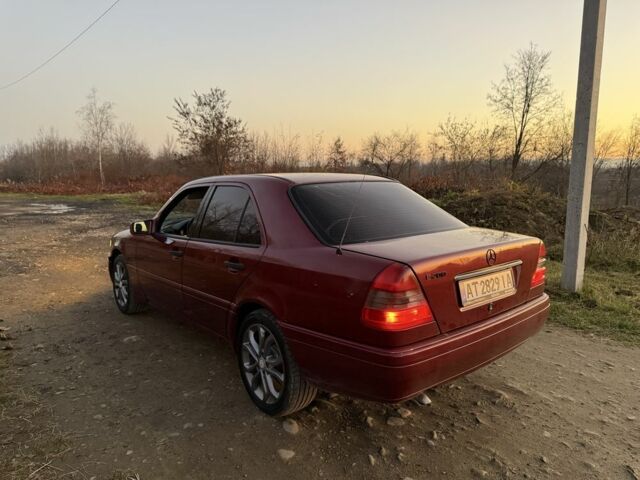 Червоний Мерседес Ц-Клас, об'ємом двигуна 2 л та пробігом 370 тис. км за 2600 $, фото 4 на Automoto.ua