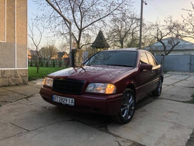 Червоний Мерседес Ц-Клас, об'ємом двигуна 2 л та пробігом 370 тис. км за 2600 $, фото 17 на Automoto.ua