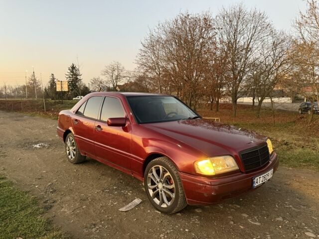 Червоний Мерседес Ц-Клас, об'ємом двигуна 2 л та пробігом 370 тис. км за 2600 $, фото 7 на Automoto.ua