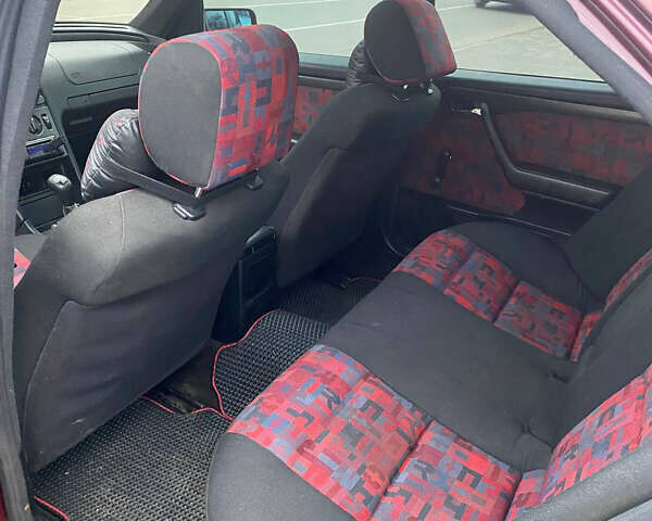 Красный Мерседес Ц-Класс, объемом двигателя 1.8 л и пробегом 280 тыс. км за 3000 $, фото 10 на Automoto.ua