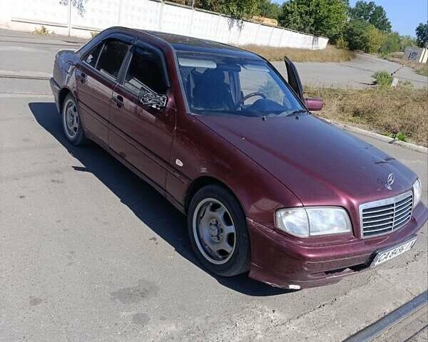 Червоний Мерседес Ц-Клас, об'ємом двигуна 1.8 л та пробігом 385 тис. км за 2300 $, фото 8 на Automoto.ua
