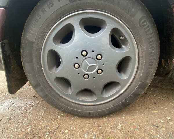 Красный Мерседес Ц-Класс, объемом двигателя 1.8 л и пробегом 280 тыс. км за 3000 $, фото 6 на Automoto.ua